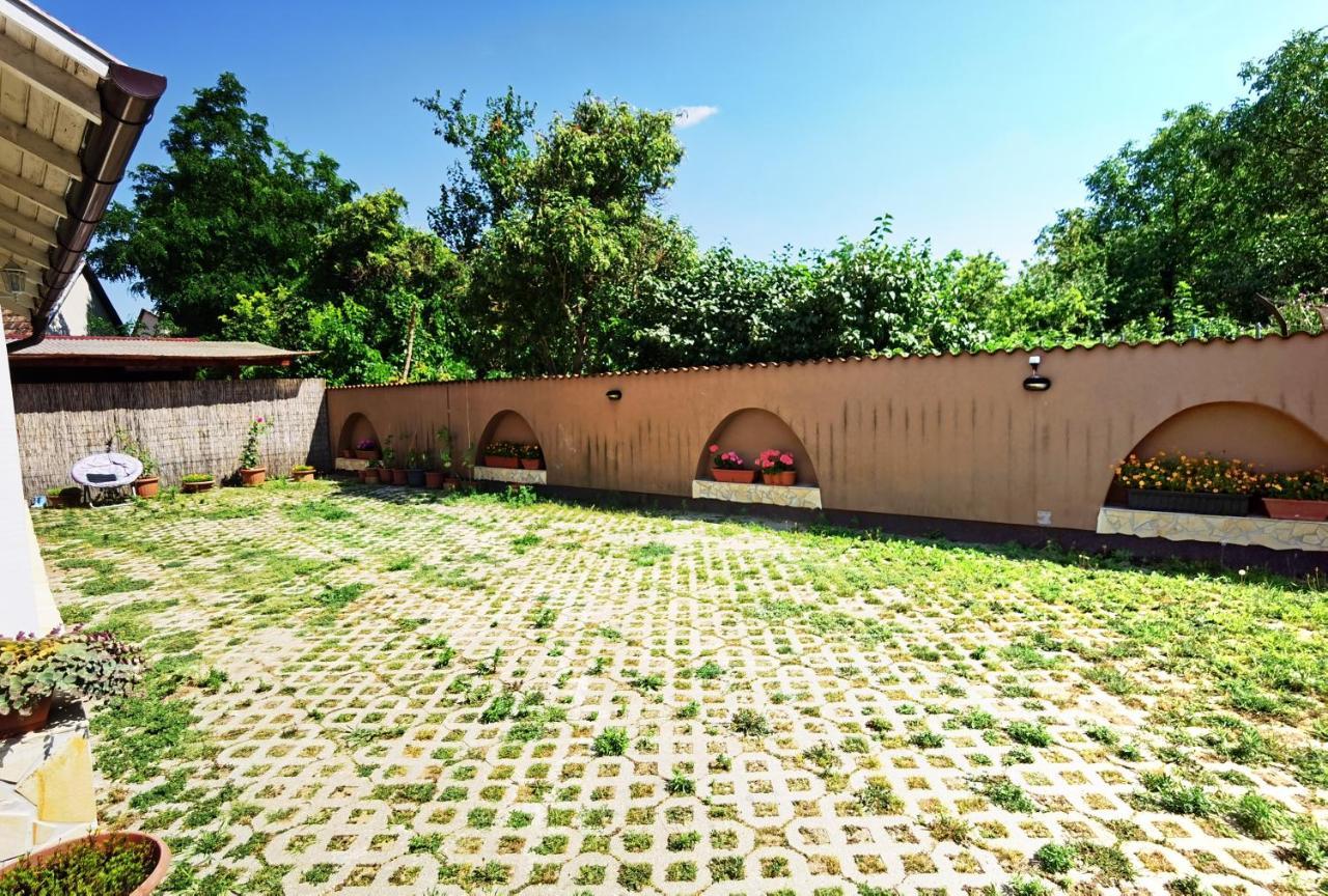 Family Vendeghaz Hotel Hajduszoboszlo Exterior photo