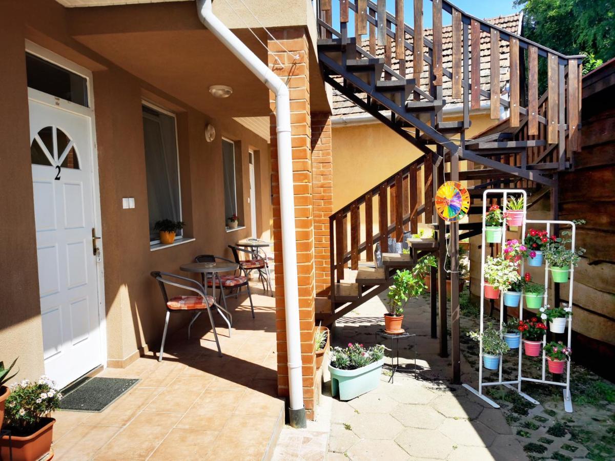 Family Vendeghaz Hotel Hajduszoboszlo Exterior photo