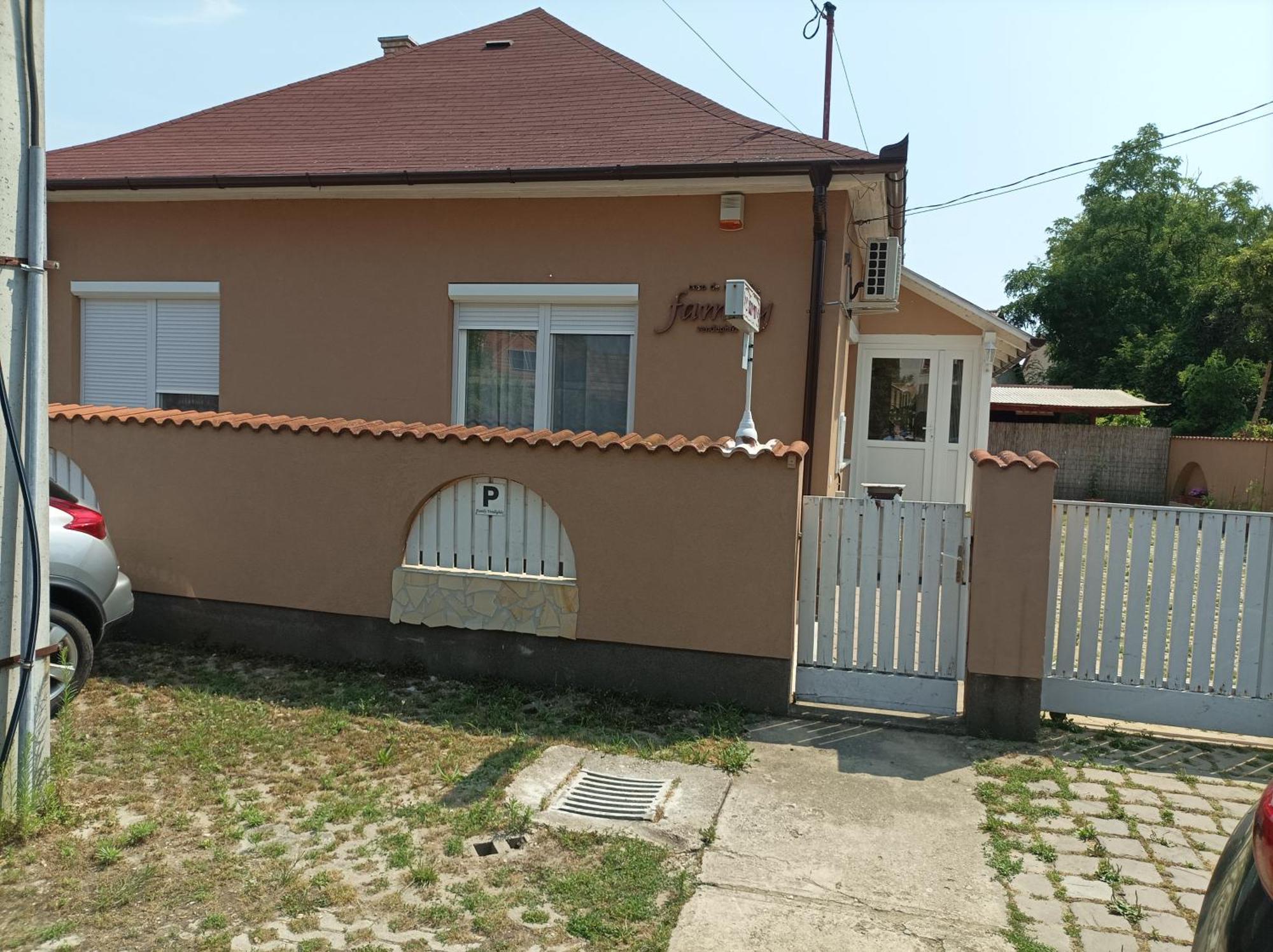 Family Vendeghaz Hotel Hajduszoboszlo Exterior photo